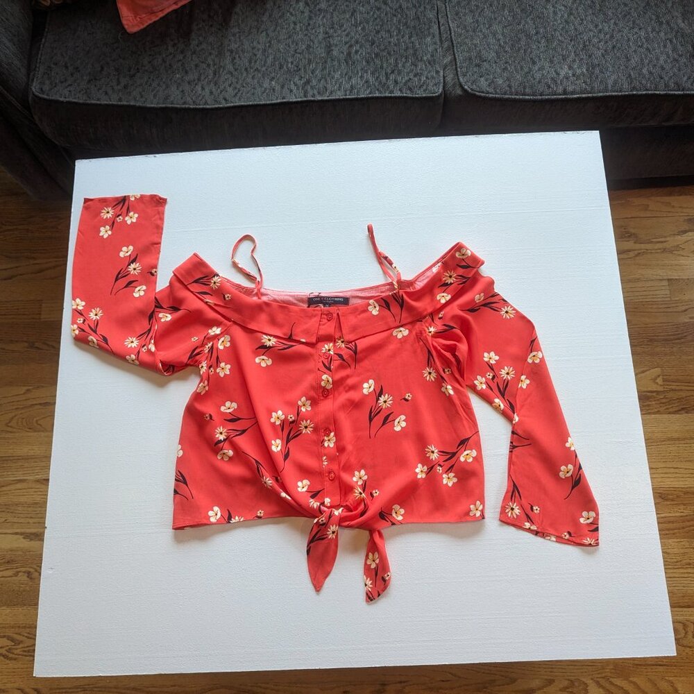 One Clothing Size Medium Cold Shoulder Top in Orangish Red